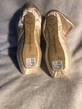 Russian Pointe Dolce pointe shoe 34 4 2 S