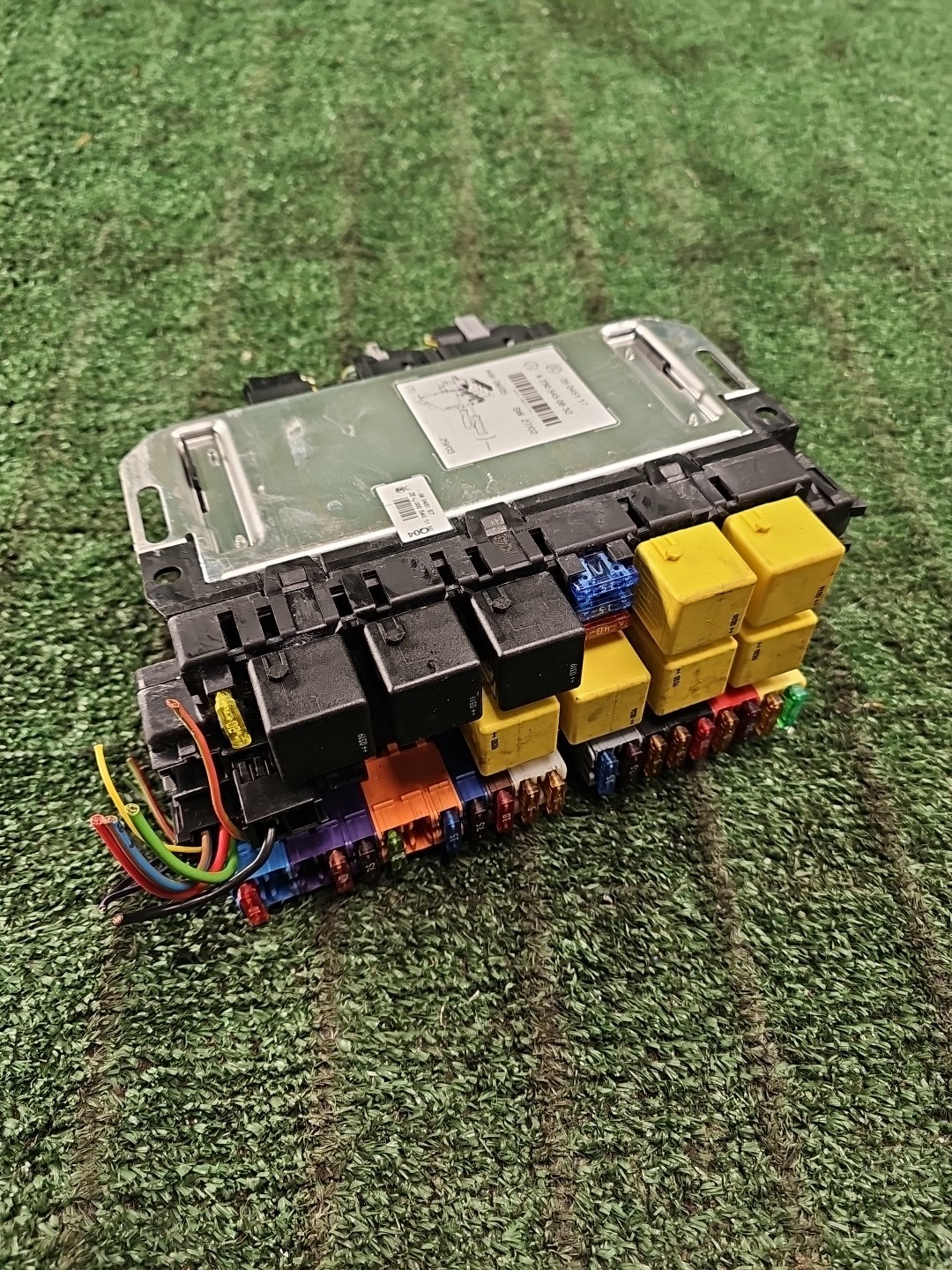 03-12 Mercedes R230 SL500 SL600 Front Left Fuse Box Control Module Oem