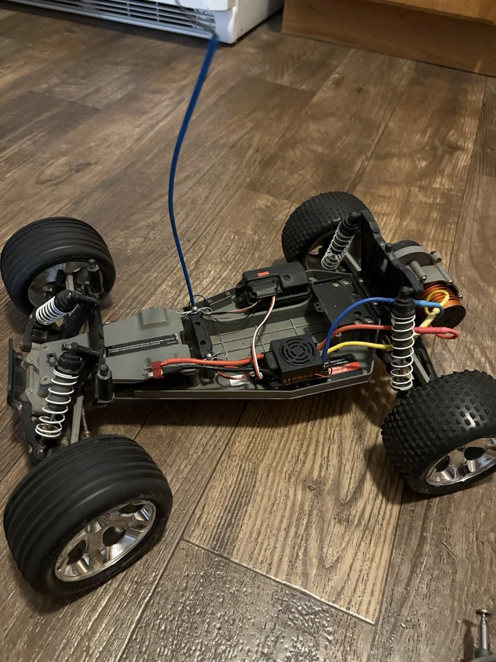 Brushless Traxxas Rustler Radio Control 1/10 Stadium Truck FAST!!! Runs great!! - Image 2 of 4