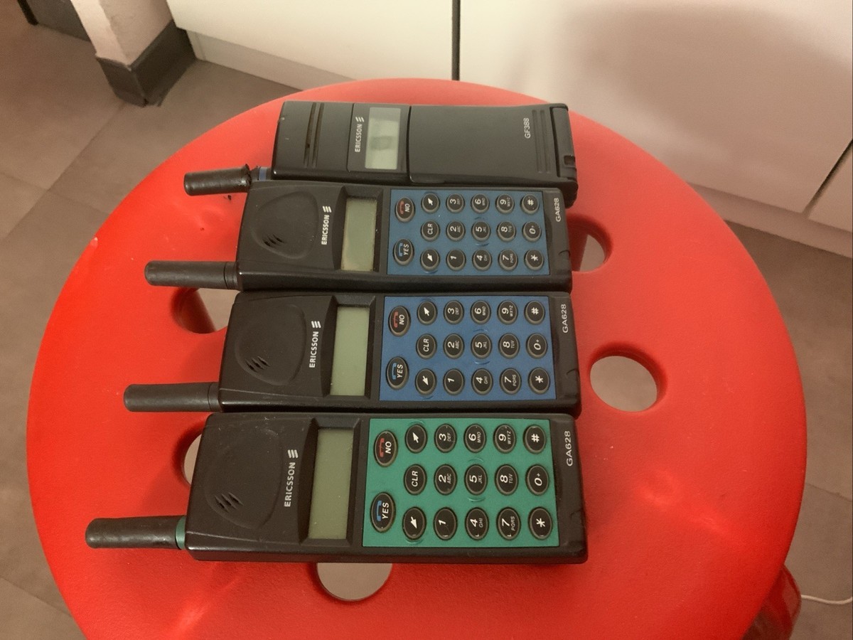 Gros Lot De 4 Vieux Portables Sony Ericsson Walkman & Cybershot - Pour Passionnés Ou Pièces !