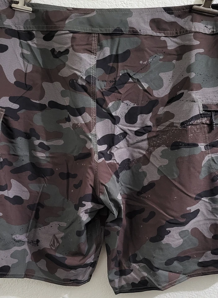 Volcom, Men-34/20-21, July 4th MOD 20 Boardshort, Camo - Image 3 of 4