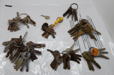 VINTAGE LOT Master Lock Keys Various Shapes & Sizes Plus other Brands 1 lb 11 oz