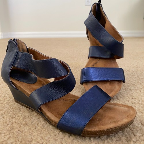 Sofft Damenschuhe 2" Keilabsatz Leder Riemchensandalen marineblau Größe 7,5 M Reißverschluss hinten