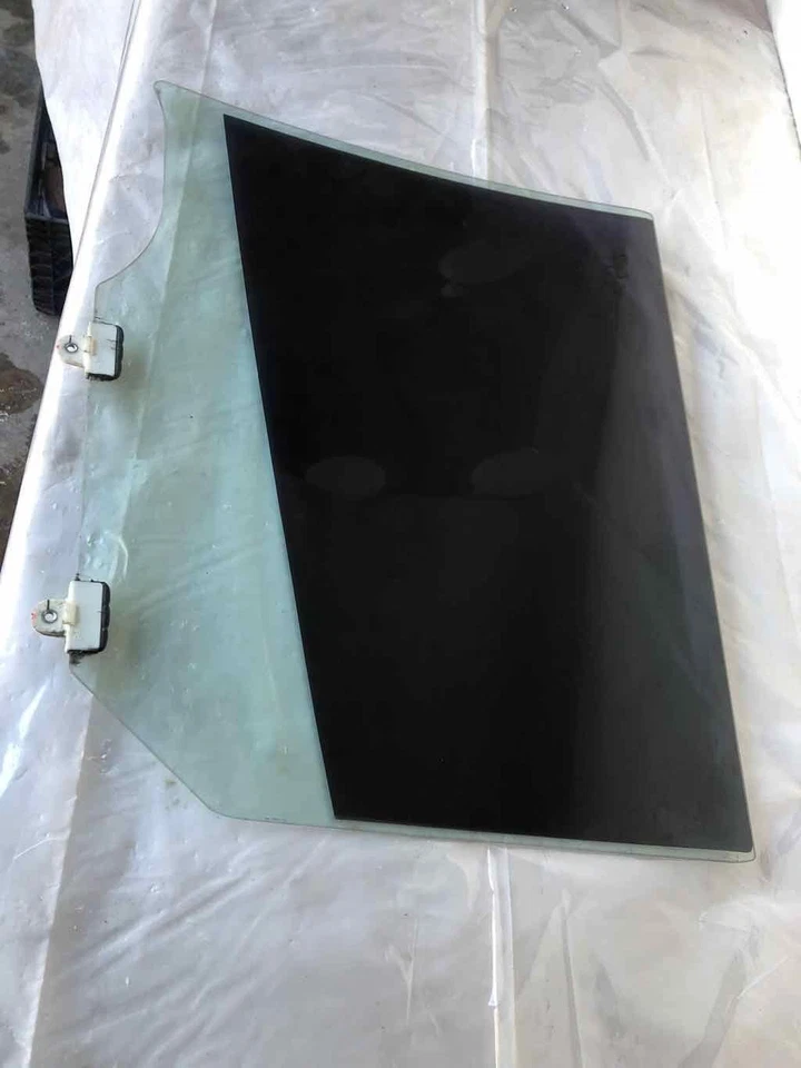 Nissan Leaf 2011-2012 hatchback puerta trasera ventana de vidrio lado derecho del pasajero Foto 4 de 4