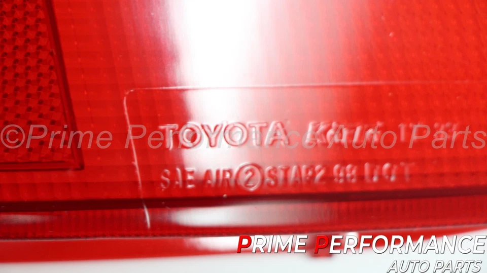 Toyota MR2 Spyder 2000-2002 Genuine Tail Light Lens Set 81551-17150 81561-17190 - Image 4 of 4