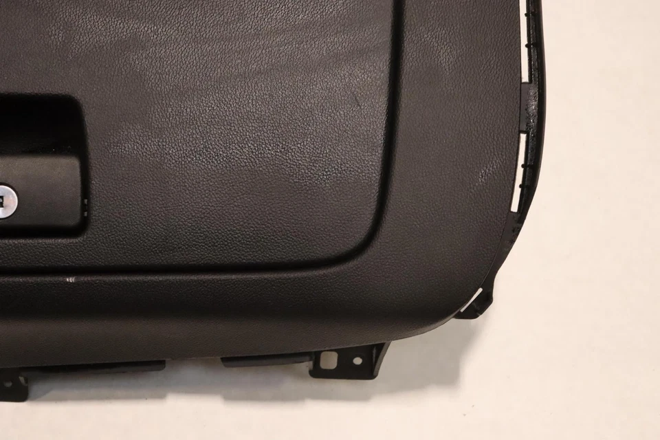 CHEVY/GMC 2015-2020 tablero suburbano guantera compartimento de almacenamiento negro OEM Foto 2 de 4