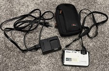 Nikon COOLPIX AW100 Waterproof Digital Camera White Used W/ Case Batt Charge