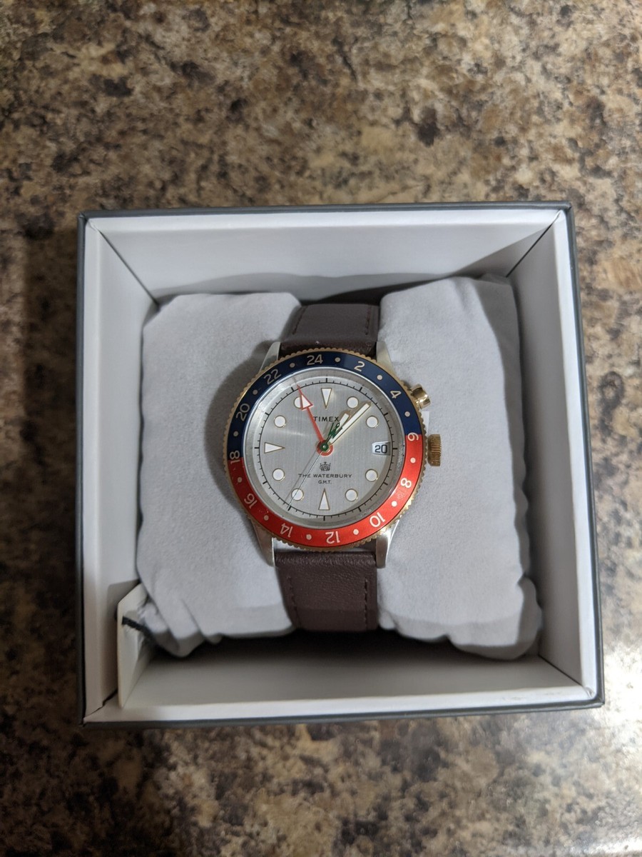 Timex Waterbury Traditional GMT 39mm Leather Strap Watch Timex Waterbury Traditional GMT 39mm Leather Strap Watch