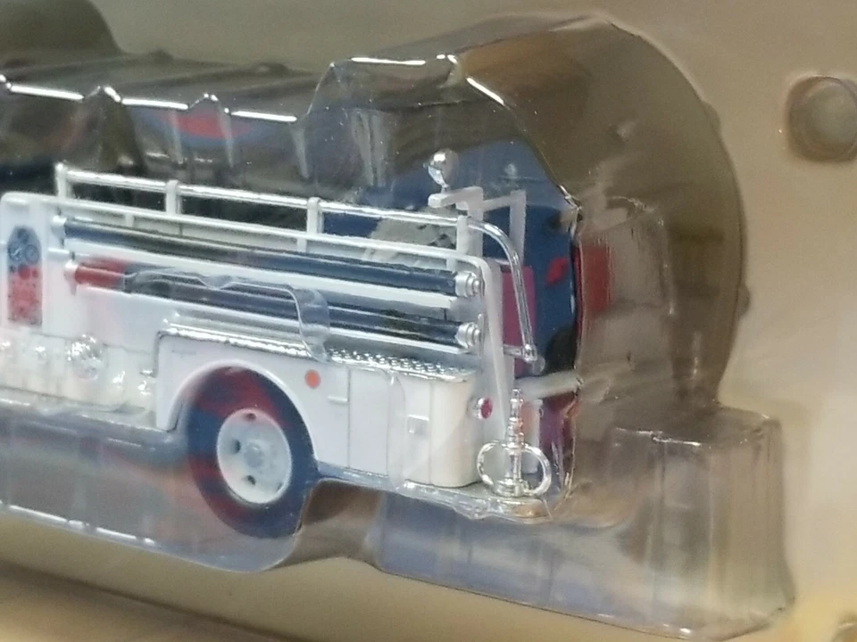 CORGI HEROES UNDER FIRE  SEAGRAVE  70TH ANNIVERSARY OPEN CAB  NEW HAVEN, CT NEW  - Image 4 of 4