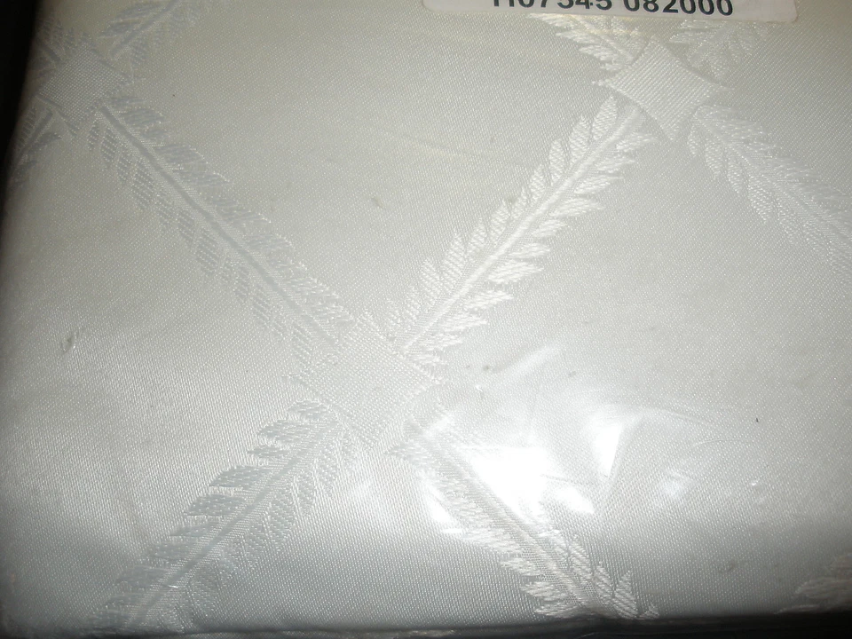 NEW RSVP Tablecloth Set 60" X 102" tablecloth & 8 napkins off white (O70) - Image 3 of 4