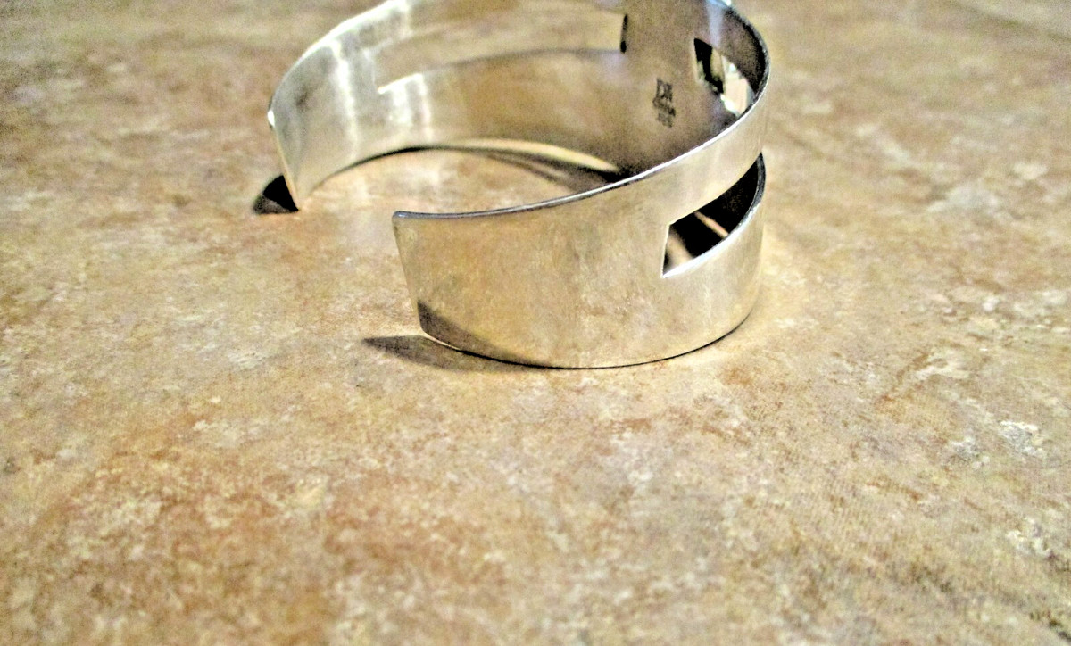 Larger CONTEMPORARY Southwestern Style Sterling Silver Turquoise Design Bracelet View 3