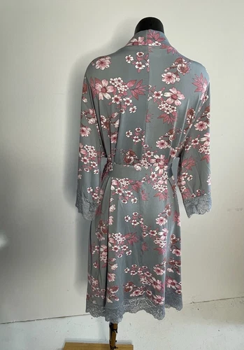 CITY CHIC Zora Floral Robe Grey Plus Size M BNWT [RRP $99.95] - Picture 6 of 11