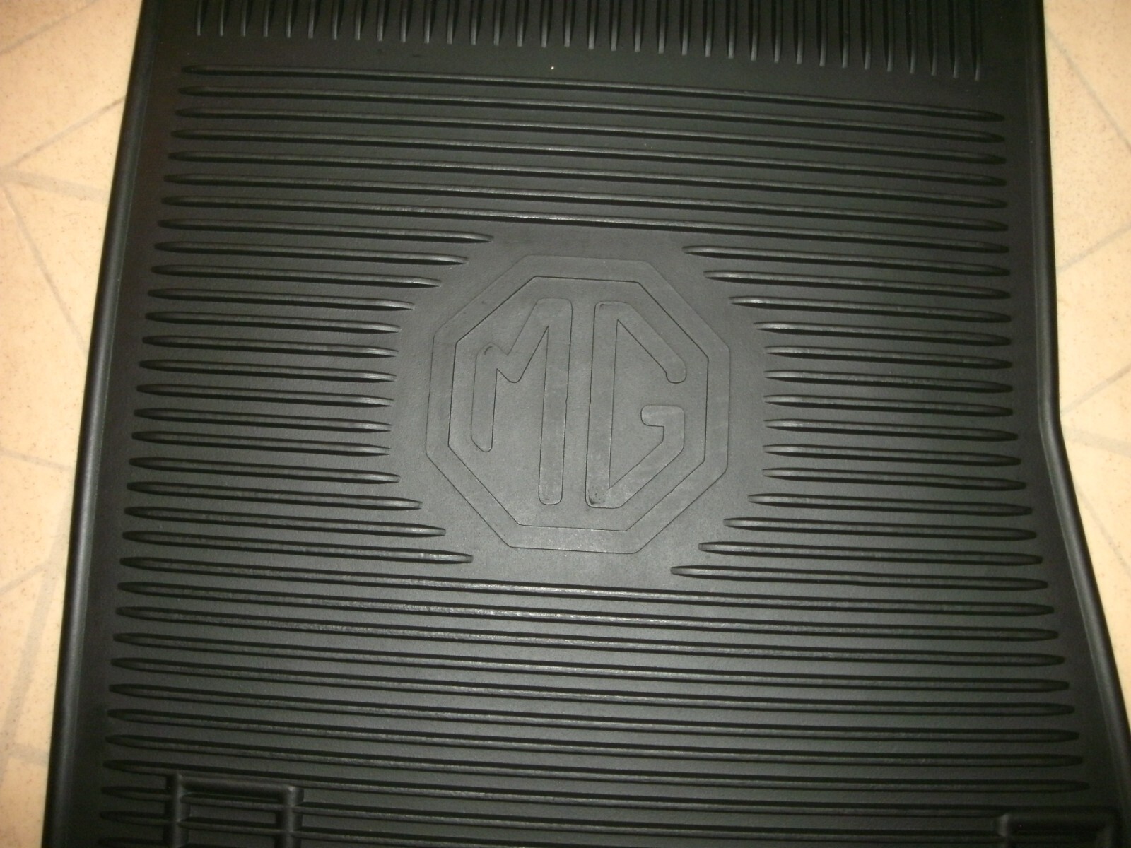 HEAVY DUTY SET AMCO STYLE RUBBER FLOOR MATS MGB 6267 COUPE OR ROADSTER eBay