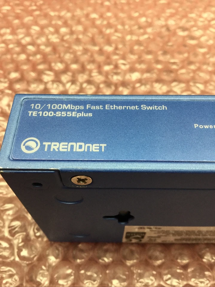 TRENDnet TE100-S55E Plus H/W:F1.0R Ethernet Switch  - Image 4 of 4