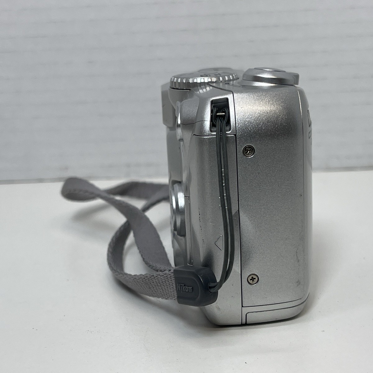 Nikon COOLPIX 2100 2.0MP Digital Camera Silver Y2k AS/IS For Parts