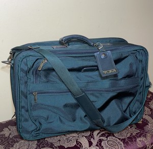 tumi pilot bag