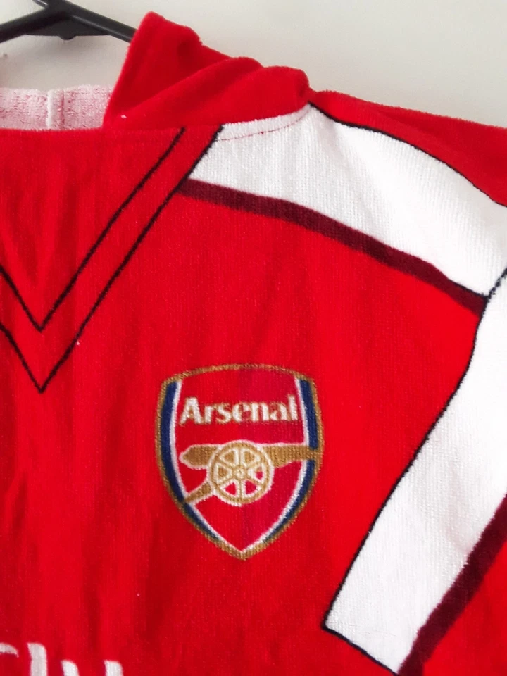 ARSENAL  F.C.   Hooded  Soccer Football Towel  Poncho 60cm x 120cm Licensed New - Изображение 3 из 4