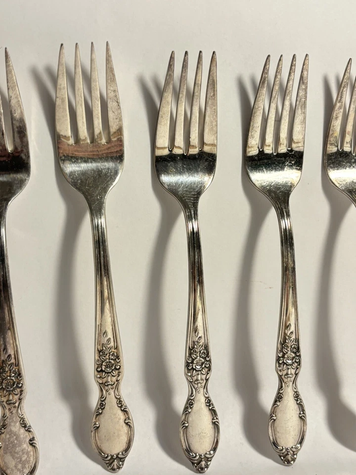 7 件老式 Wm Rogers & Son 维多利亚玫瑰银盘晚餐叉 7 1/8 罕见 — 第 3/4 张图片