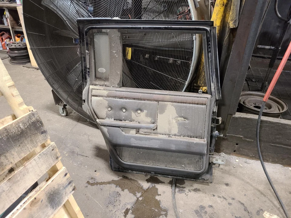 Used Rear Left Door fits: 1991 Chrysler New yorker (fwd) Fifth Avenue Rear Left - Image 2 of 4