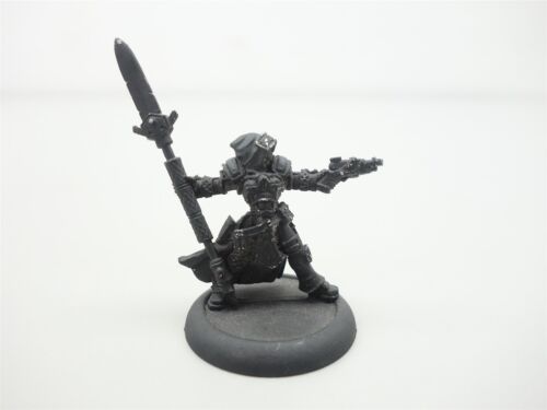 Privateer Press Warmachine Cygnar: Captain Victoria Haley (primed metal) - Imagen 3 de 4