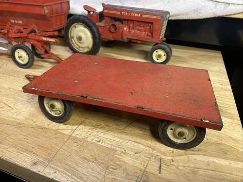 Tru-Scale Set of Tractor & 4 Implements! Vintage Farm Toys - Picture 6 of 7
