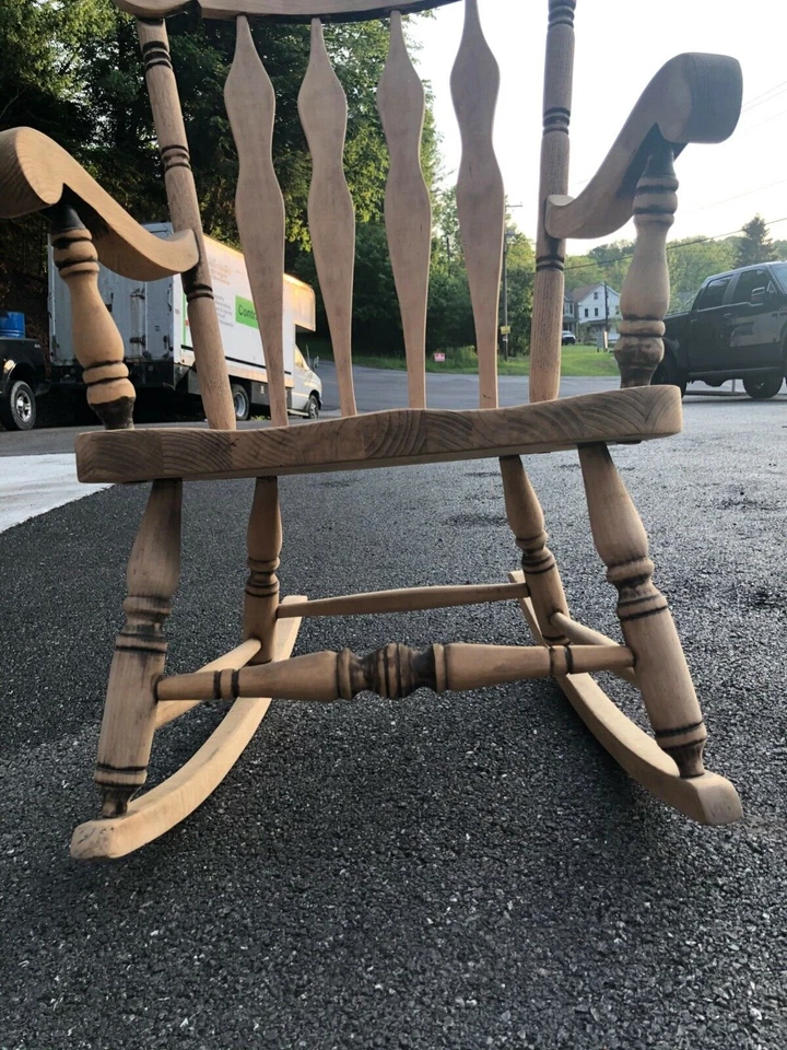 MADERA MACIZA ANTIGUA/VINTAGE MECEDORA, MECEDORA, PARCIALMENTE RESTAURADA Foto 3 de 4