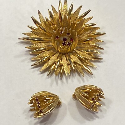 UNSIGNED HATTIE CARNEGIE CHRYSANTHEMUM BROOCH SET WIGGLE STONES  EARRINGS
