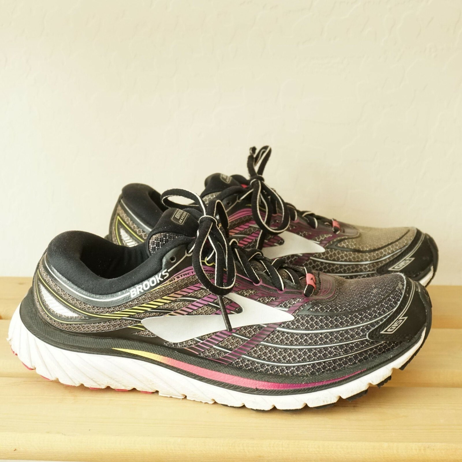 brooks womens shoes size 9