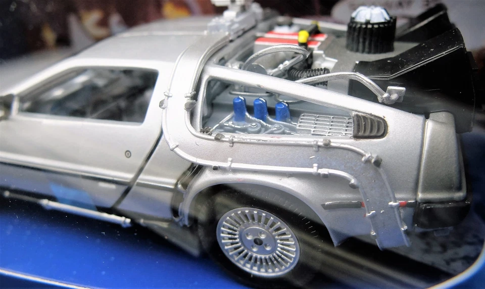 Modellino auto Ritorno al futuro 2 De Lorean scala 1:24 modellismo collezione - Immagine 3 di 4