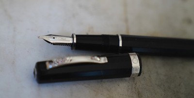 Omas Paragon Black Resin And Platinum Gold 18K Large Fountain Pen