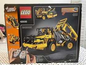 Brand new LEGO TECHNIC 42030 Volvo L350f Wheel Loader retired 