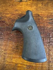 DAN WESSON Pachmayr Presentation Grips for Large Frame Revolver - Round Tang.