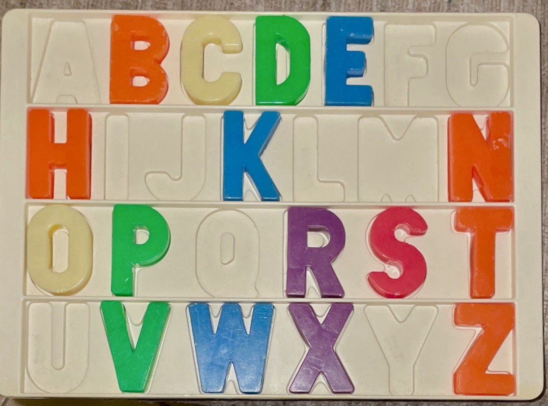 1 One Letter Vintage Fisher Price Magnet Alphabet School House Desk Replacement