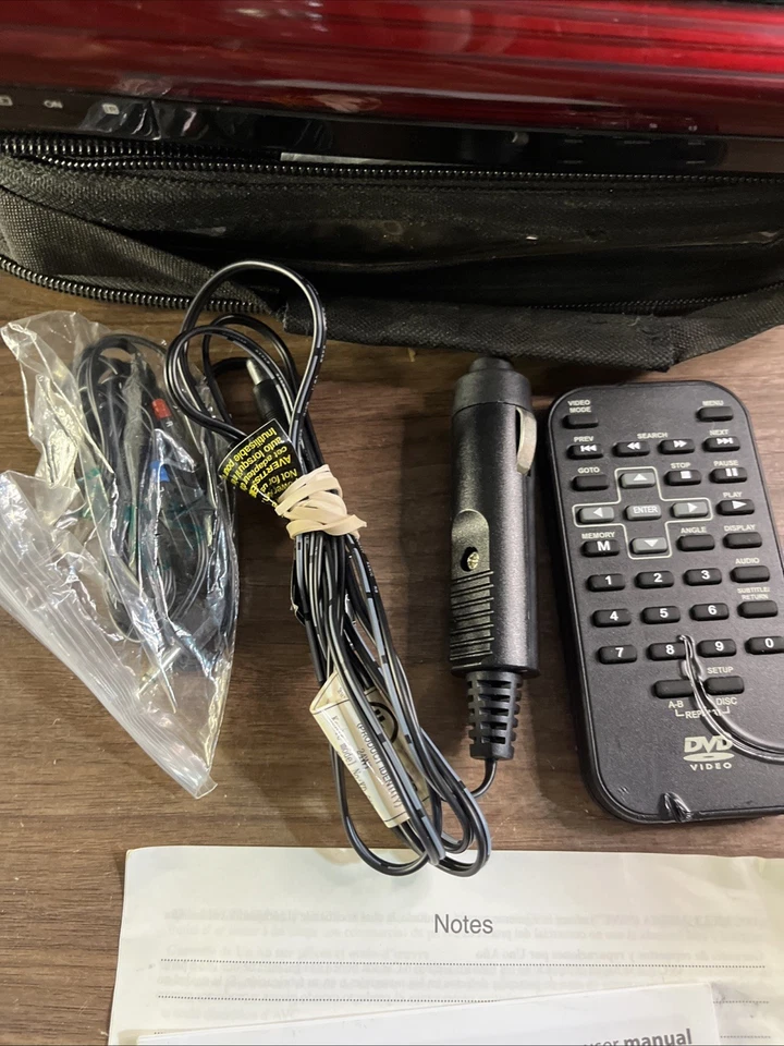 Reproductor de DVD portátil RCA (DRC99310KR rojo) 9" ¡Usado una vez! Foto 3 de 4