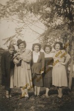  49876 CONSTANTINOPLE 1940s. Group of women, Greeks. Photo