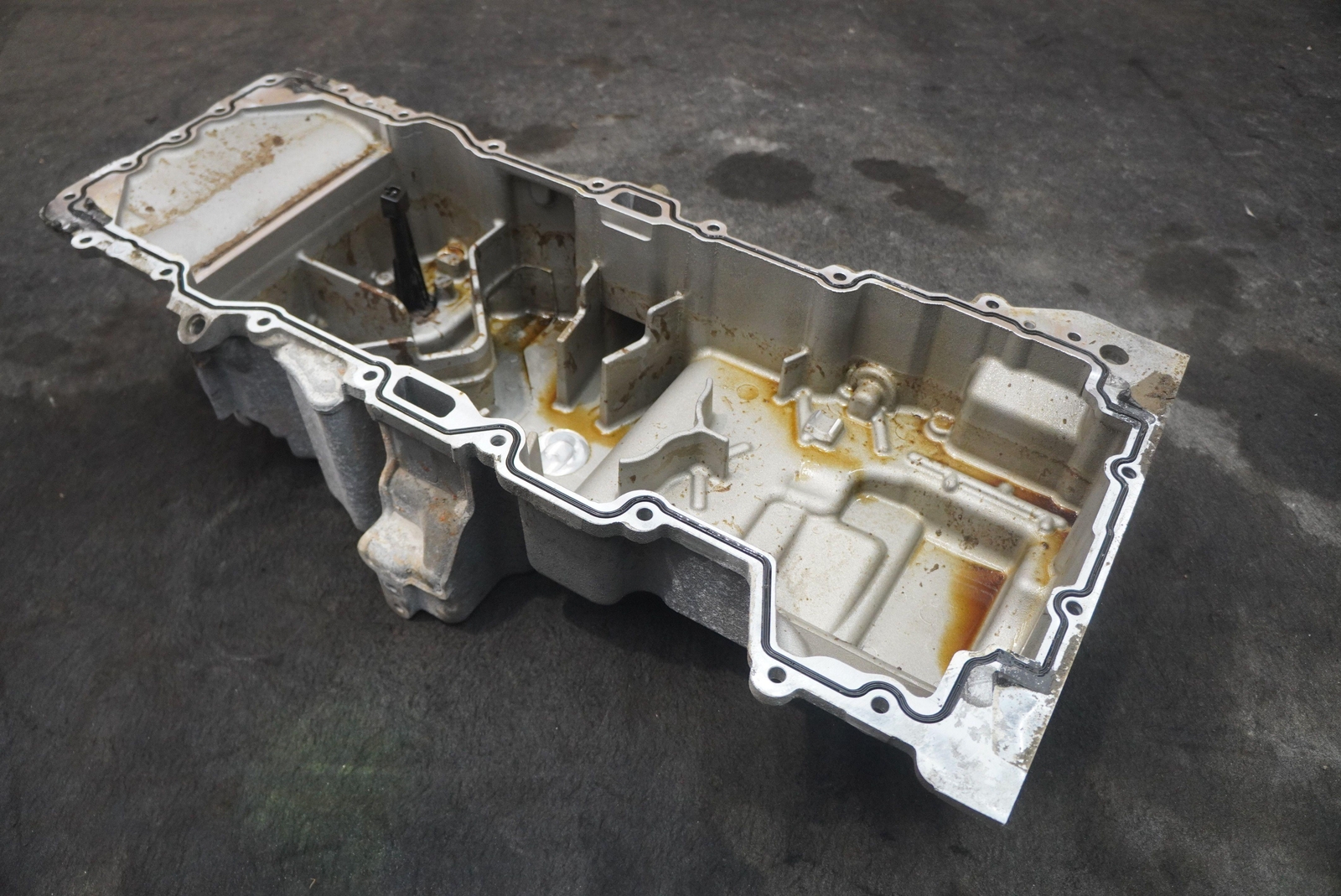 Engine Oil Pan 5.2L V12 HY53-6675-AB OEM Aston Martin DB11 2017