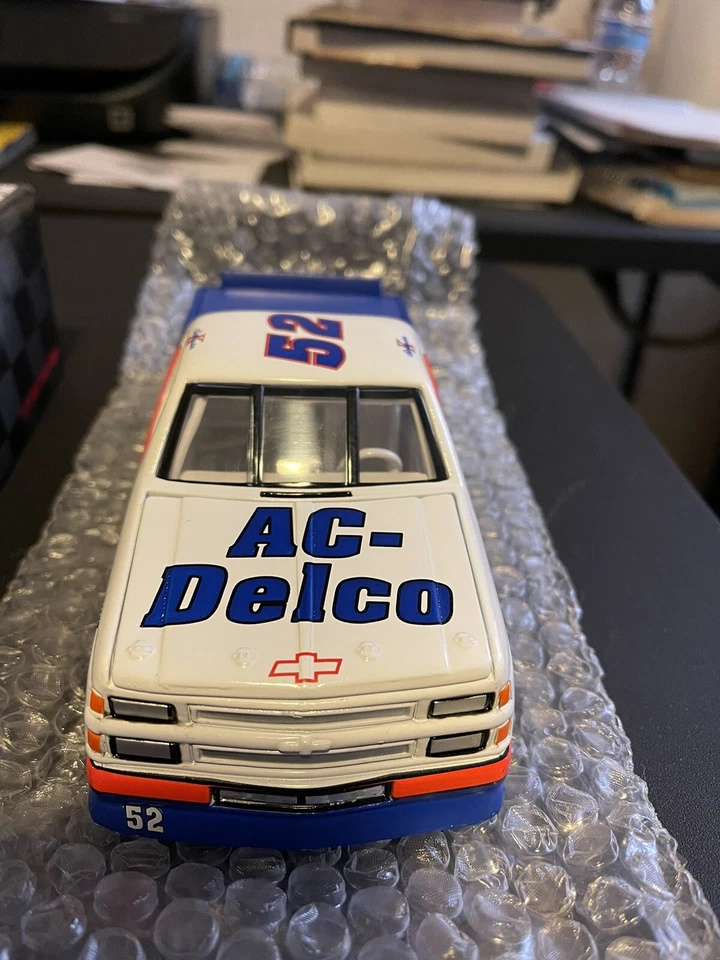 Ken Schrader #52 AC Delco 1995 Chevrolet Race Truck NASCAR 1:24 NEW - Image 3 of 4