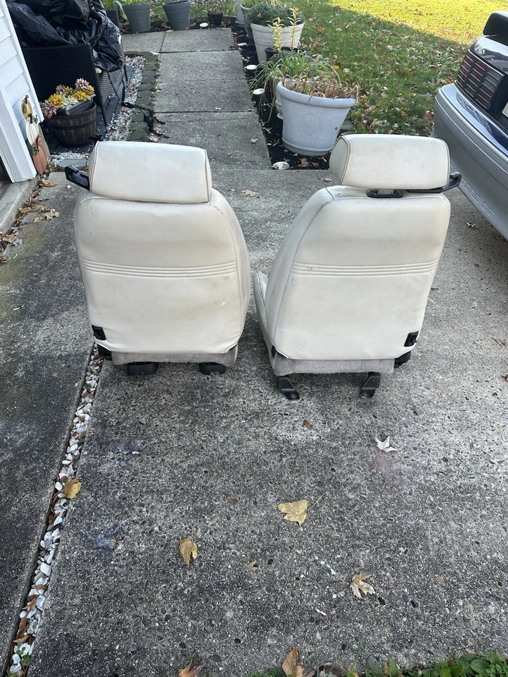 93 Ford Mustang Gt Conv Front Seats White Leather - Image 2 of 2