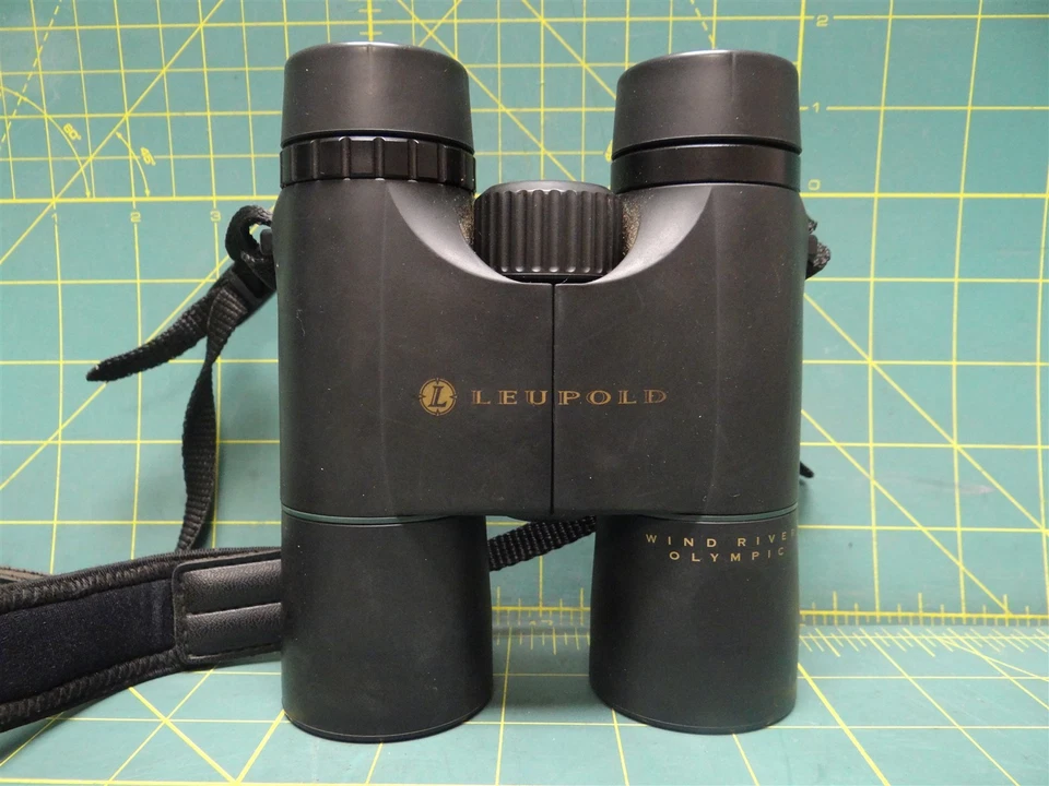 Binoculares Leupold Wind River Olympic 8x42 Field 6,2° impermeables negros con estuche Foto 3 de 4