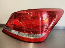 OE RH 2011 - 2016 HYUNDAI EQUUS REAR RIGHT LED TAIL LIGHT BRAKE LAMP 92402-3N010