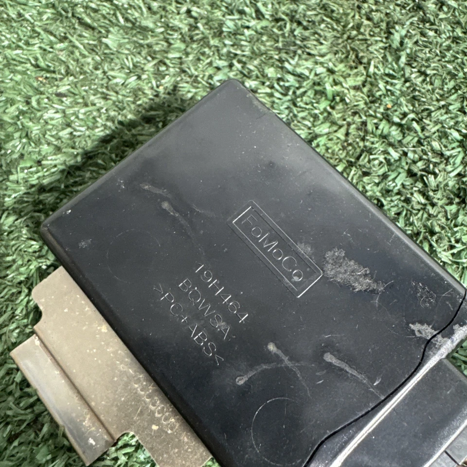 2011-2013 FORD FIESTA МНОГОФУНКЦИОНАЛЬНЫЙ МОДУЛЬ УПРАВЛЕНИЯ ШАССИ AE8T-19H464-AE - Изображение 2 из 4