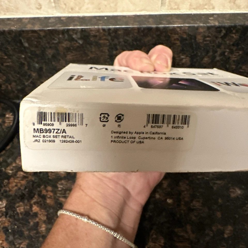 Apple Mac Box Set Mac OS X Leopard, iLife '09, and iWork '09 MB997Z/A -FREE SHIP - Image 3 of 3