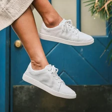 OluKai Women's Pehuea Li Ili Leather Sneaker Shoes Size 9 $120 in White