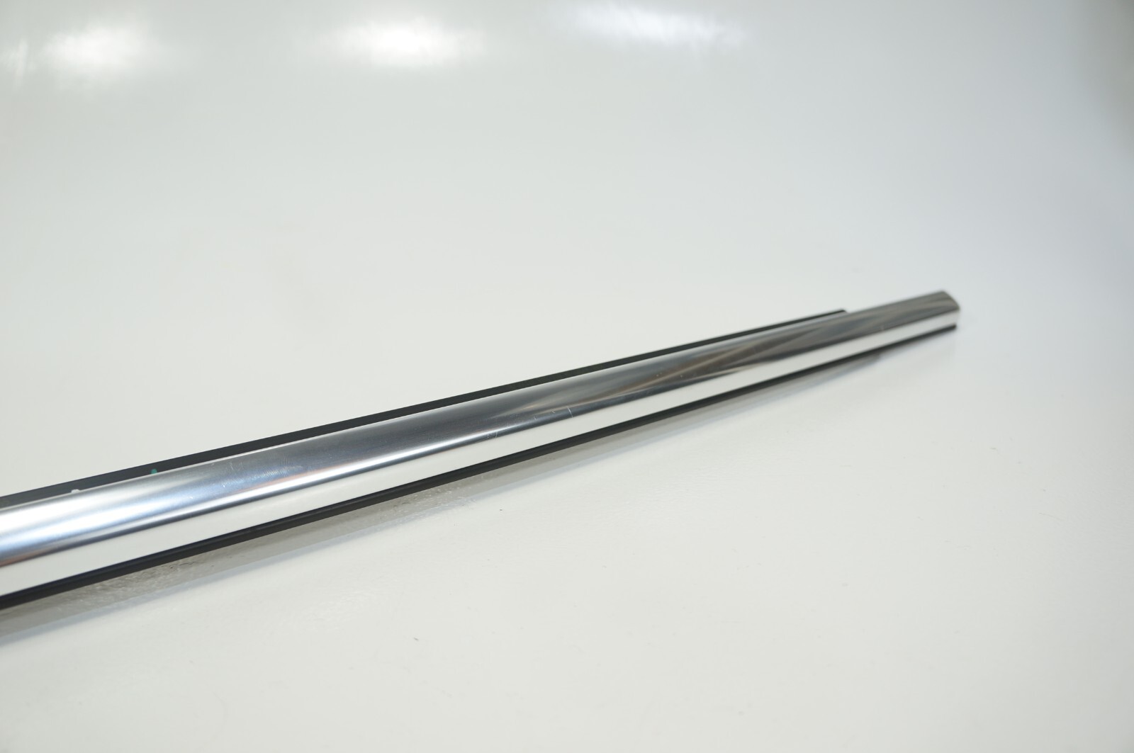 2014-2019 Maserati Ghibli front passenger right side door exterior trim chrome