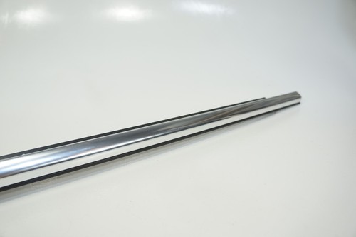 2014-2019 Maserati Ghibli front passenger right side door exterior trim chrome - Picture 11 of 13