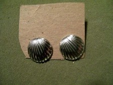 4 Pairs of Shell-shaped Earrings (3 gold, 1 silver)