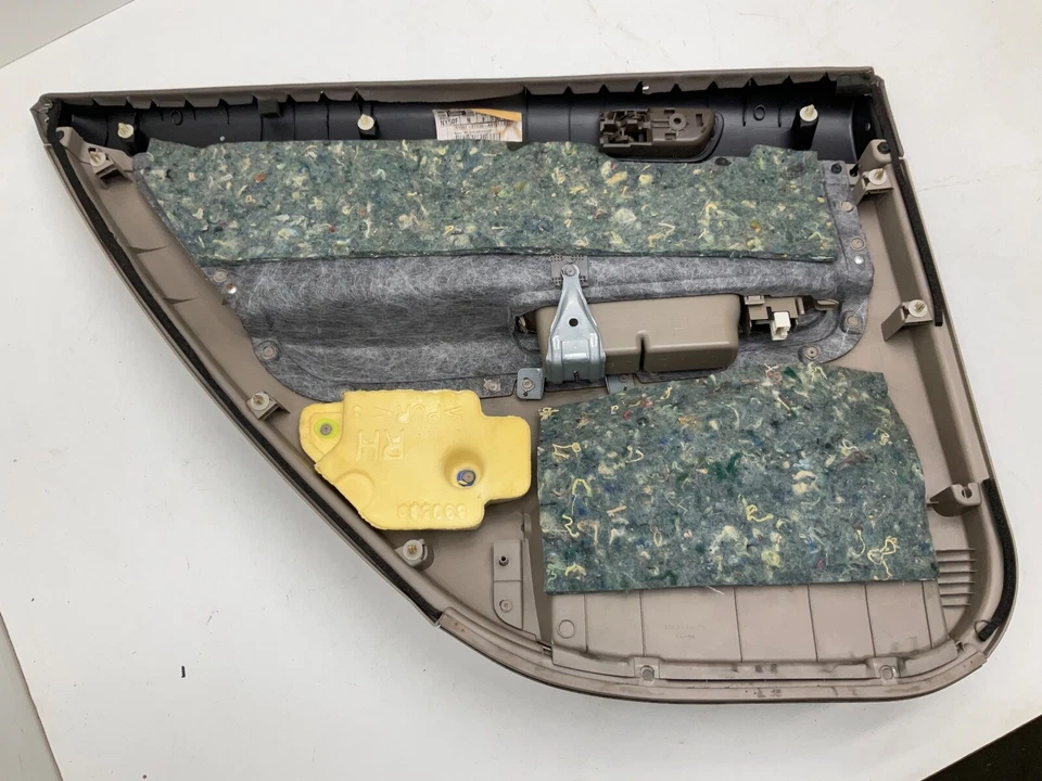 Toyota Camry 2002-2006 panel de moldura de puerta interior trasero derecho Foto 4 de 4