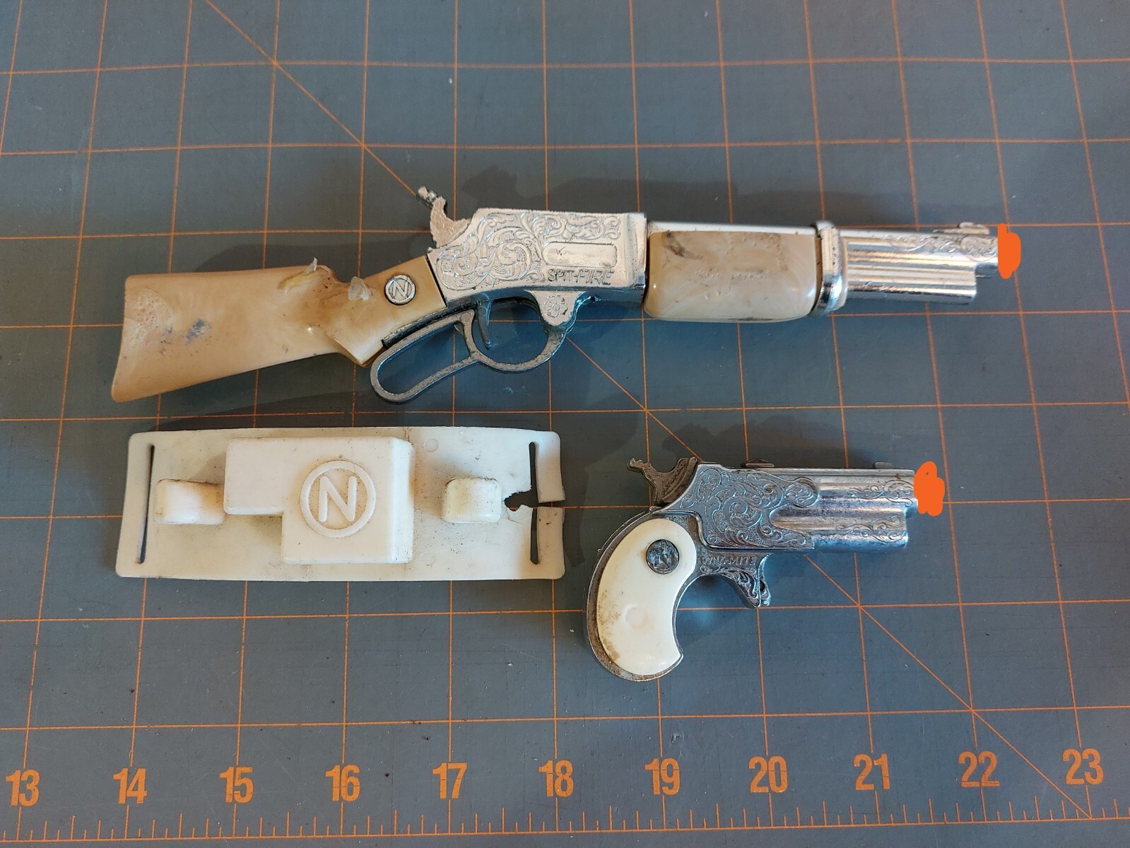 Vintage NICHOLS SpitFire CAP GUN Lever Action Rifle + Derringer