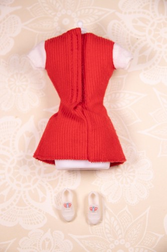 Barbie Schooltime Fun 1997 vestido terciopelo rojo + sneakers # 18487 Mattel - Imagen 2 de 3