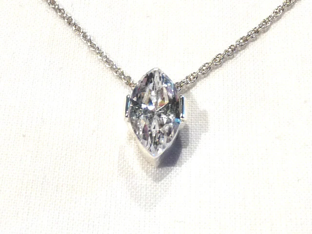 Bijoualliage argenté " collier créateur AVON navette cristal blanc necklace - Photo 1/1